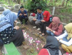 Teknokra Kunjungi Makam Saidatul Fitriah