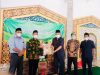 Masjid Al-Wasi‘i Bagikan Bantuan ke Masyarakat Umum