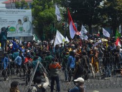 Ribuan Mahasiswa Sampaikan Orasi ke DPRD Lampung