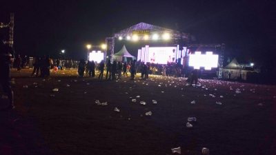 Minim TPS dan Kurang Kesadaran Penonton, Sampah Berserakan Usai Konser di Unila