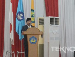 Galeri Foto : Herman Hasanusi Dapat Gelar Honoris Causa