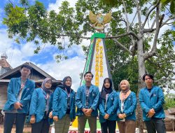 Mahasiswa KKN Unila Adakan Renovasi Tugu Desa Yang Mangkrak 