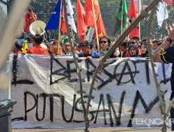 Ratusan Demonstran Geruduk Gedung DPRD Lampung