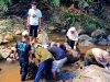 Minimnya Kesadaran Masyarakat, FOSSI FT Unila Bersihkan Sungai Tercemar Sampah