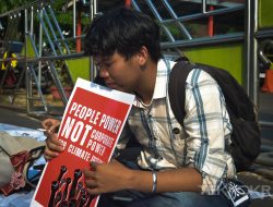 Galeri Foto Teknokra : Peringati Hari Lingkungan Hidup, Aliansi Masyarakat Sipil Adakan “Aksi Sambil Piknik”